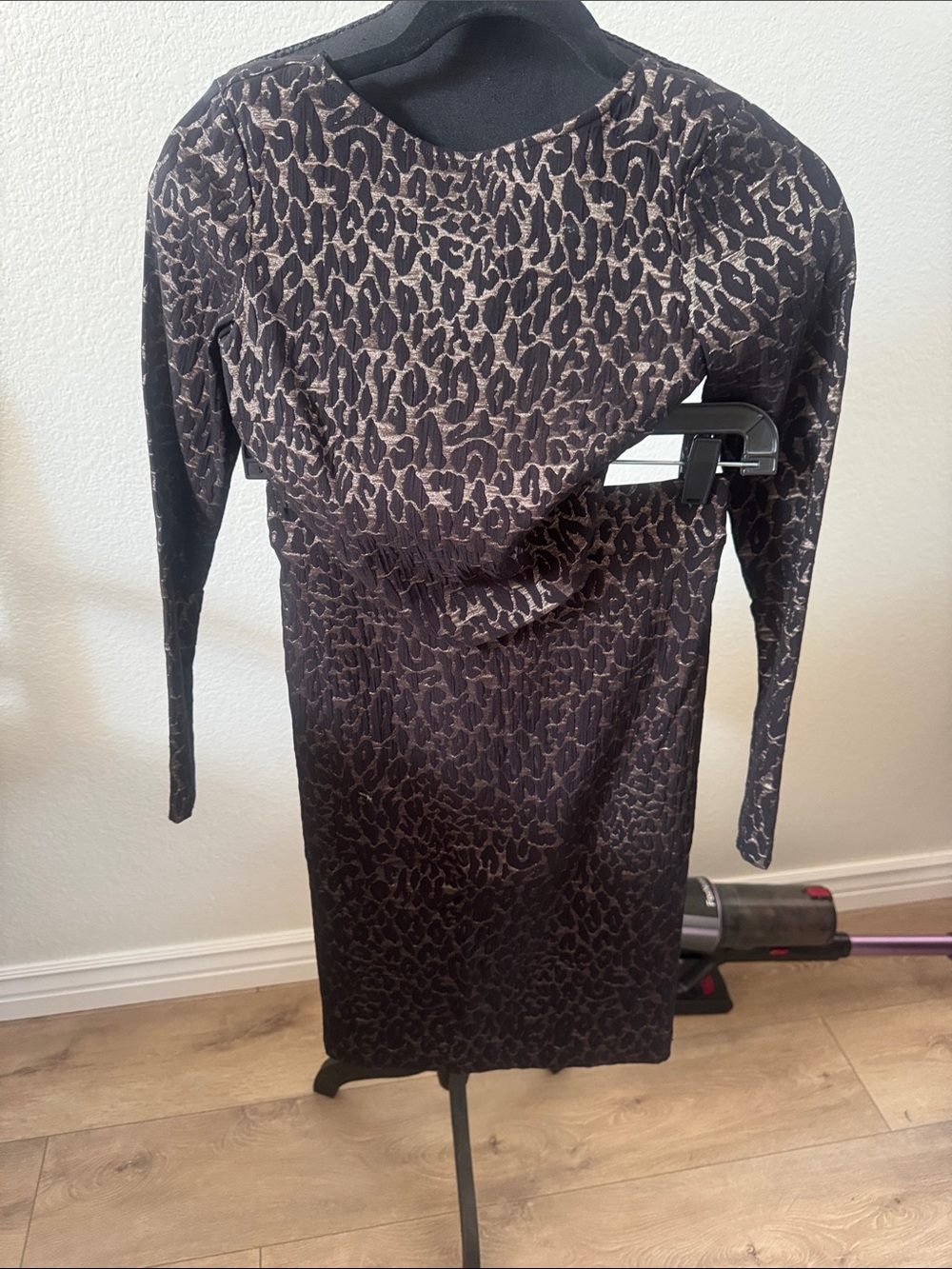 Alice + Olivia Black and Taupe Long Sleeve Patterned Sheath Dress